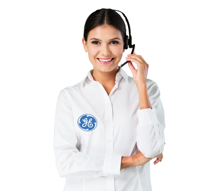 Técnico autorizado General Electric documentando una reparación en Valledupar